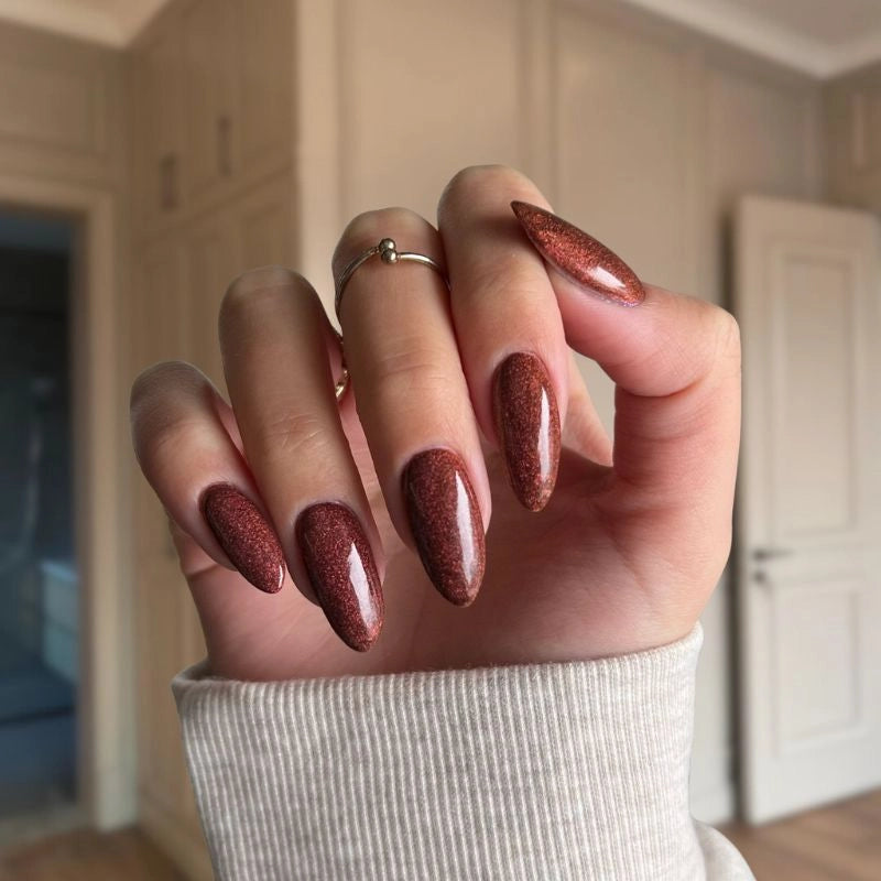 Autumn Leaf Brown Dip Powder For Nails for an elegant autumn-inspired pedicure with a touch of shimmer.