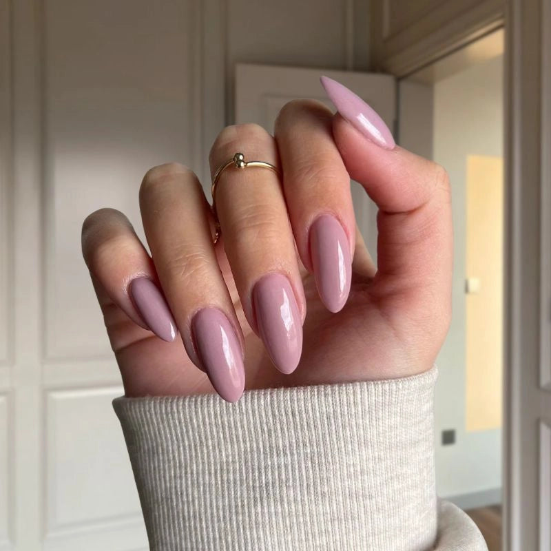 Cappuccino Rose Pink dip powder perfect for creating everyday nail designs, offering a soft pink and mauve hue for a refined look.