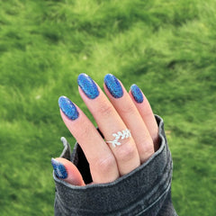 Deep Blue Shimmer Dip Powder For Nails showcasing a luxurious dark blue manicure with subtle shimmer, ideal for DIY nail care.