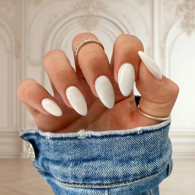 Elegant Classic White Dip Powder for DIY Nails - Perfect for a polished, professional look