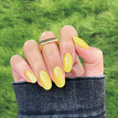 Golden Glow Dip Powder Nails for a sparkling gold pedicure.