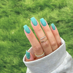 Pond Green Dip Powder For Nails showcasing a fresh, calming green manicure, perfect for at-home beauty lovers.