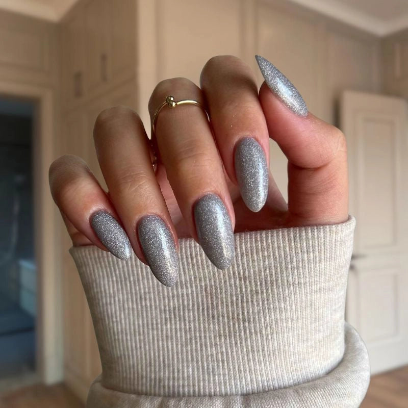 Nail art design with Radiant Silver dip powder, delivering a stunning glitter effect with a touch of elegance.