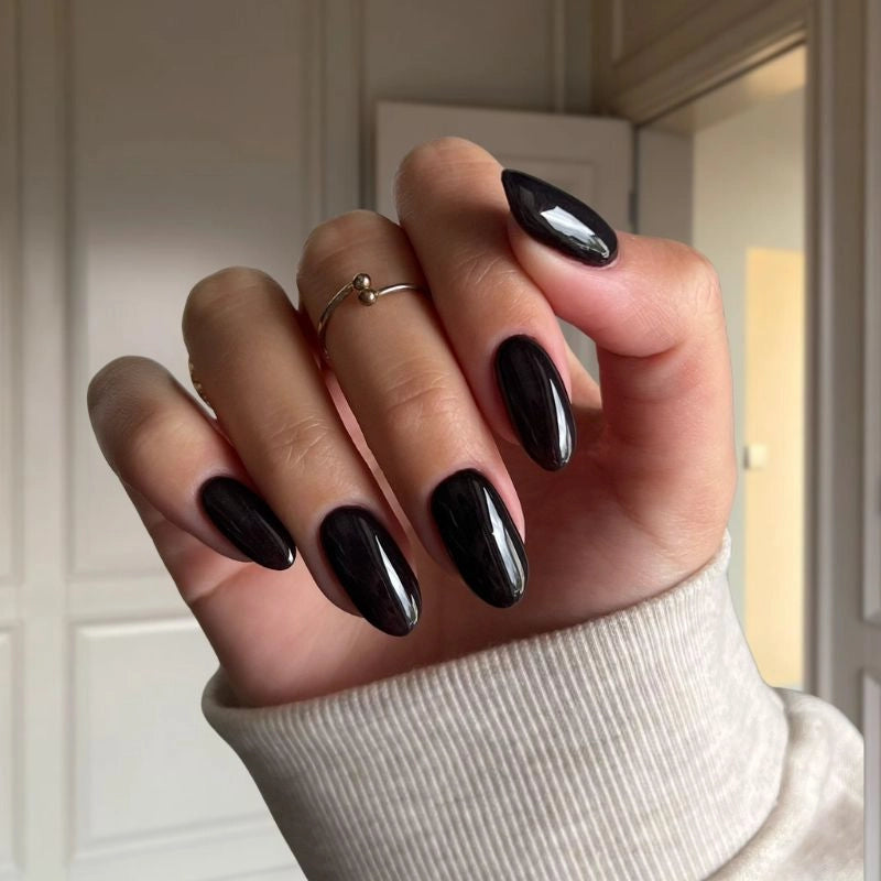 Classic Black Dip Powder – Perfect for creating flawless DIY manicures.