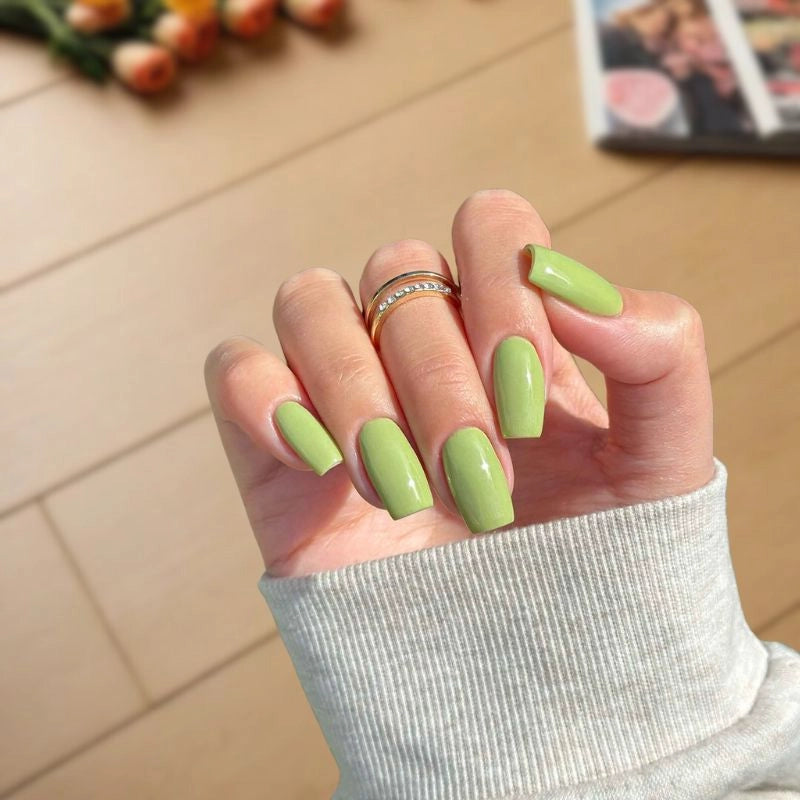 Fresh Green Dip Powder for DIY Nail Art - Perfect for Bold, Nature-Inspired Manicures