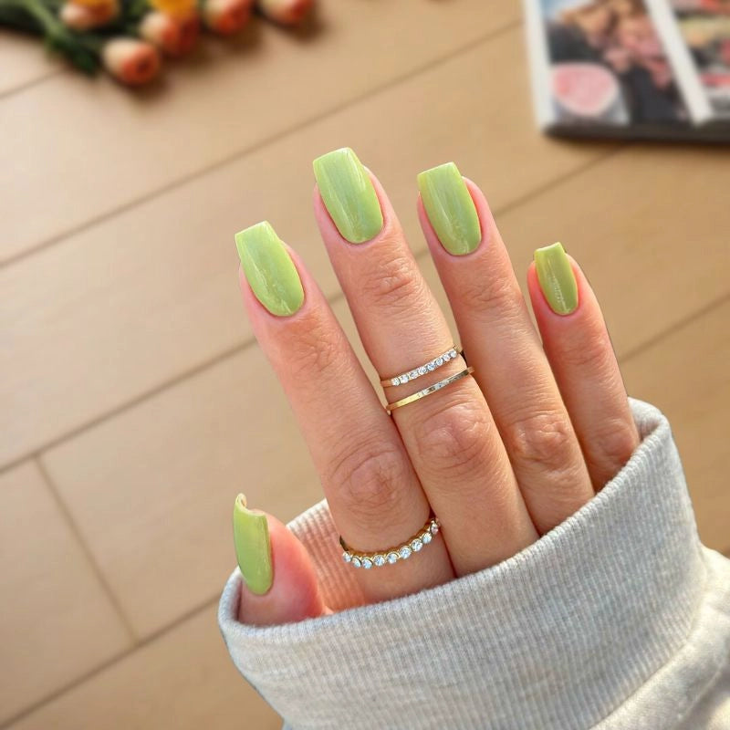 Fresh Green Dip Powder - Spring-Inspired Nail Art with a Bright Green Hue