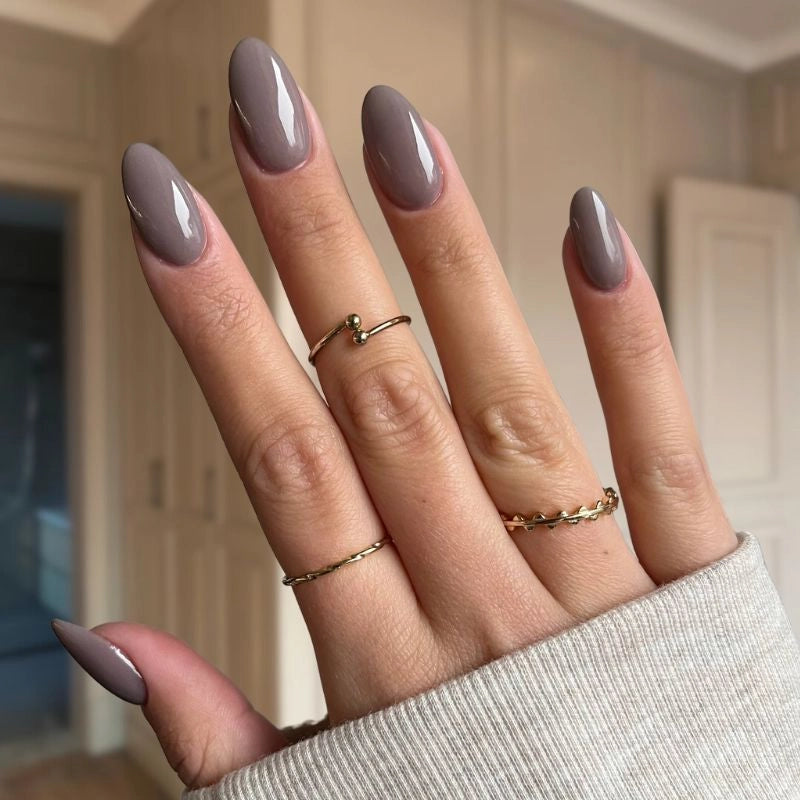 DIY manicure using Misty Grey Dip Powder For Nails for a timeless, sophisticated finish at home.