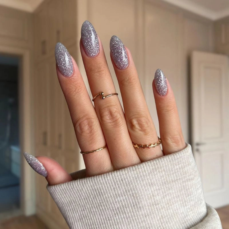 Silver Glitter Nail Powder – Featuring silver shimmer with purple undertones visible in natural light.