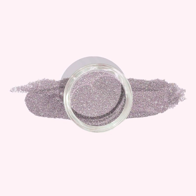 Silver Shine Dip Powder for Nails – Bright, shiny silver for a glamorous metallic manicure.
