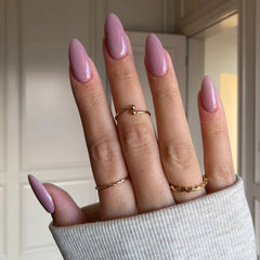 Nail art featuring Cappuccino Rose Pink dip powder, showcasing a soft rose glow with pink and mauve tones for a timeless and classy finish.