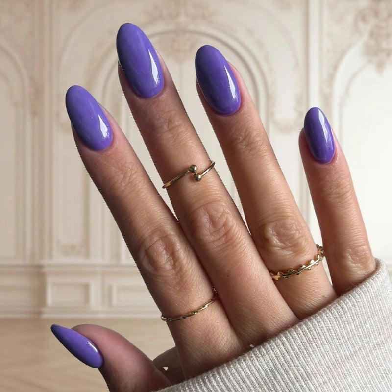 Wisteria Purple Dip Powder For Nails for a vibrant purple pedicure with a deep, bright finish, perfect for DIY nail art.