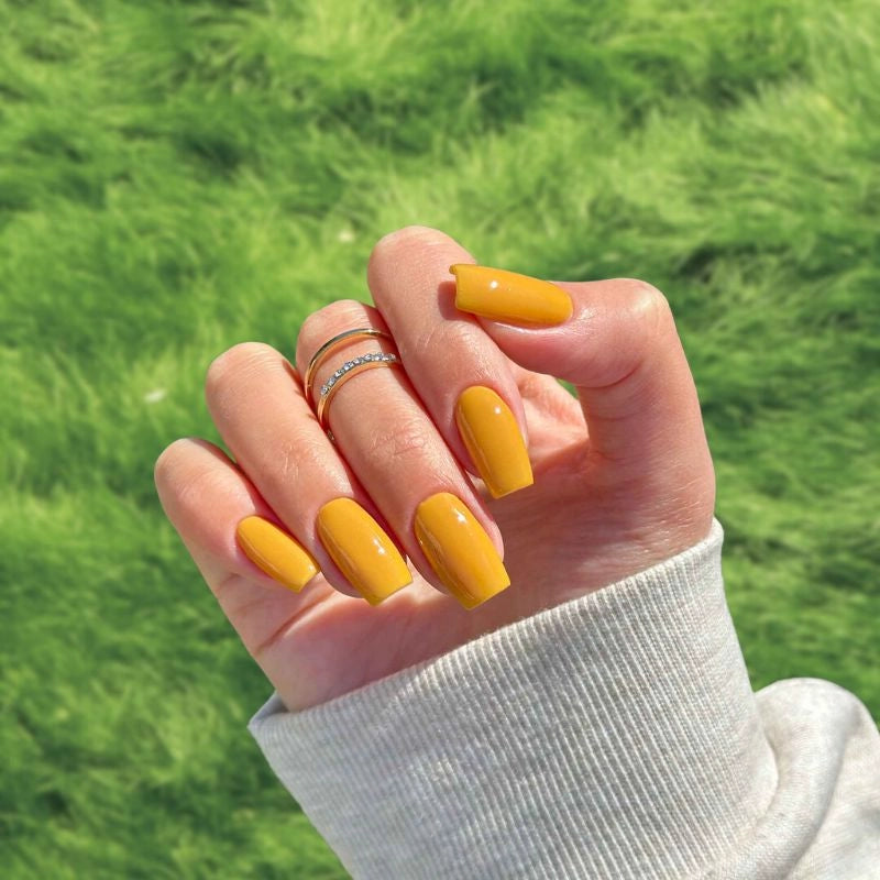 Bold Fashion Yellow Dip Powder – A striking shade for creating eye-catching nail art and manicures.