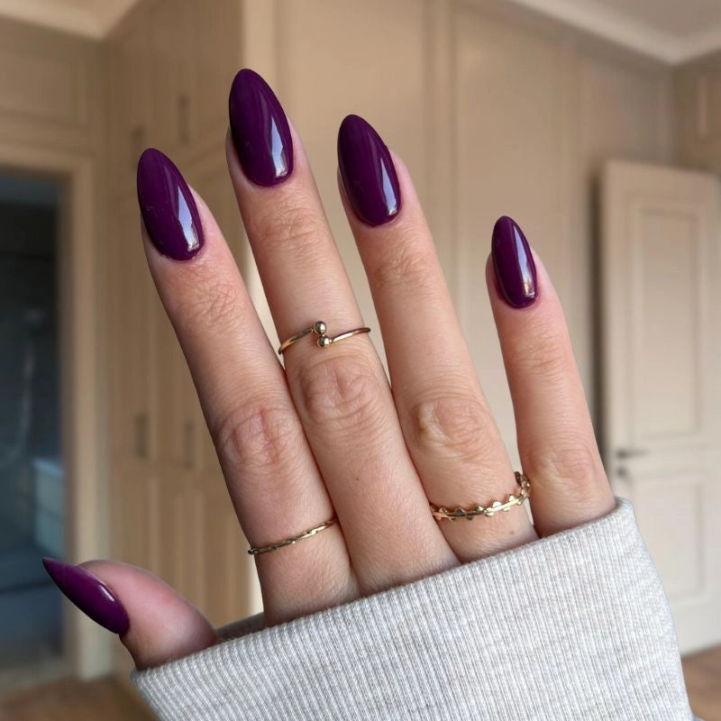 Deep Berry Purple Dip Powder for DIY Nail Art - Perfect for Creating Bold and Luxurious Nail Designs