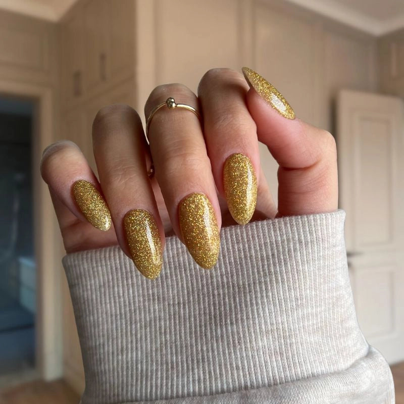 Golden Sparkle Dip Powder for Shimmery, Elegant Nail Art Designs