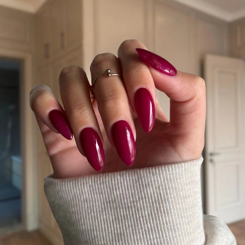 Plum Red Dip Powder – Perfect for creating vibrant and sophisticated nail designs.