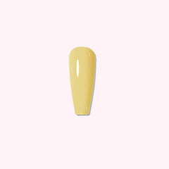 Soft Daffodil dip powder applied on nails, showing a gentle pastel yellow tone